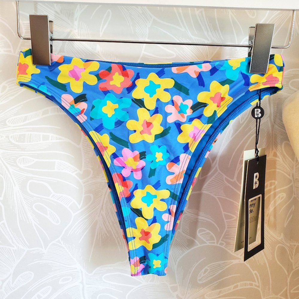Blackbough Bikini Swimsuit Set In Floral Punch - Size Small - Picture 7 of 12